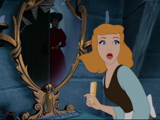La protagonista e la Matrigna in una drammatica scena del film d'animazione Cenerentola