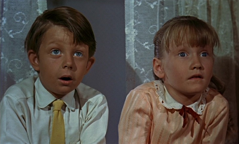 Matthew Garber e Karen Dotrice in una scena di Mary Poppins