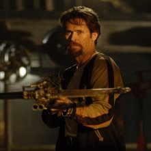 Willem Dafoe è Elvis in una scena del film Daybreakers