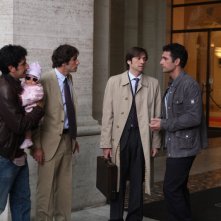 Luca Angeletti, Ignazio Oliva, Francesco Apolloni e Raoul Bova in una scena di Scusa ma ti voglio sposare