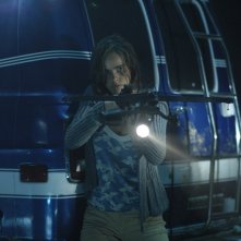 Una scena d'azione con la bella Isabel Lucas nel film Daybreakers