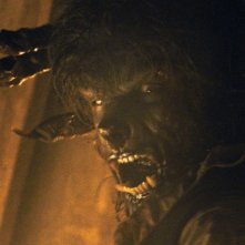 Benicio Del Toro nei panni dell'uomo lupo nel film The Wolf Man