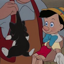 Geppetto e il burattino in una scena del film d'animazione Pinocchio