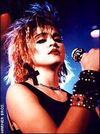 Madonna in una scena di Crazy for You (1985)