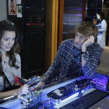 Dollhouse: Fran Kranz e Summer Glau in una scena dell'episodio Getting Closer