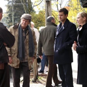 Fringe: John Noble, Joshua Jackson ed Anna Torv nell'episodio Edina City Limits