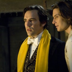 Basil (Ben Chaplin) e Dorian (Ben Barnes) in una sequenza del film Dorian Gray