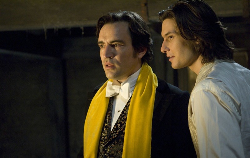 Basil (Ben Chaplin) e Dorian (Ben Barnes) in una sequenza del film Dorian Gray