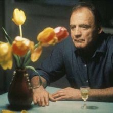 Bruno Ganz in una scena del film Pane e tulipani