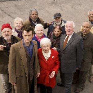 Doctor Who: Bernard Cribbins e David Tennant in una scena dello speciale The End of Time