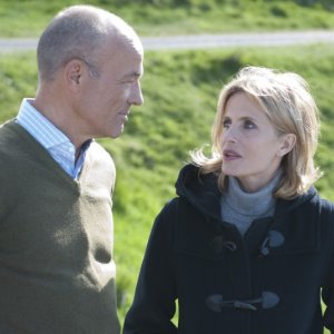 Heiner Lauterbach ed Isabella Ferrari in una scena della fiction Nel Bianco