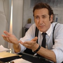 Marco Giallini in una scena del film Io, loro e Lara