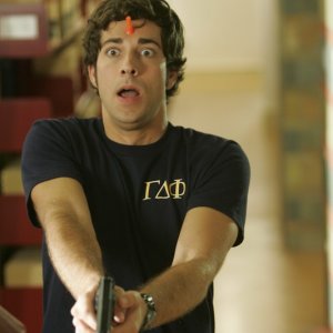 Zachary Levi in un flashback alla Stanford nell'episodio Chuck vs. L'Alma Mater