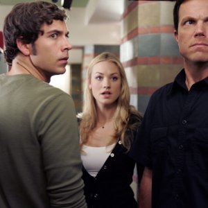 Zachary Levi, Yvonne Strahovski ed Adam Baldwin nell'episodio Chuck vs. L'Alma Mater