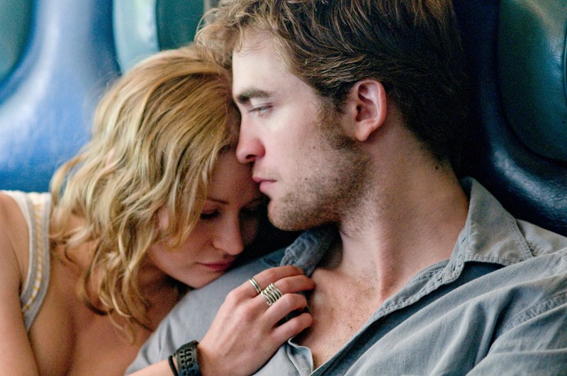 Una Scena Dolce Con Emilie De Ravin E Robert Pattinson Per Il Film Remember Me 142960