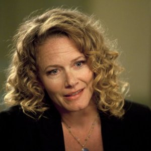 Ashley Crow in una scena di Thanksgiving tratta dalla quarta stagione di Heroes