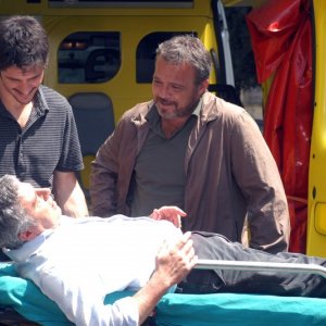 Claudio Amendola, Antonio Catania e Gabriele Mainetti in un momento del secondo episodio di Tutti per Bruno