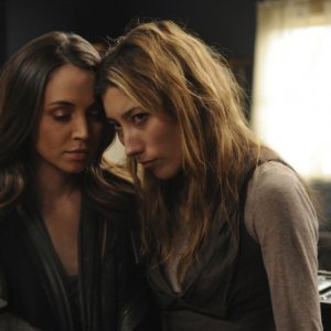 Dollhouse: Dichen Lachman ed Eliza Dushku nell'episodio Epitaph Two: Return
