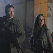 Dollhouse: Tahmoh Penikett ed Eliza Dushku in una scena dell'episodio Epitaph Two: Return