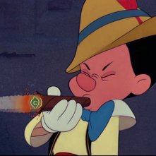 Il burrattino fuma un sigaro in una scena del film d'animazione Pinocchio (1940)