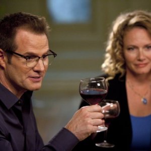 Jack Coleman e Ashley Crow in una scena tratta da Thanksgiving tratta dalla quarta stagione di Heroes