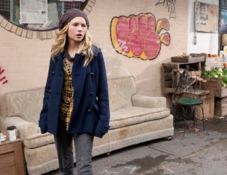 Life UneXpected: Brittany Robertson in una scena dell'episodio Home Inspected