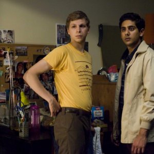 Michael Cera e Adhir Kalyan in una scena del film Youth in Revolt