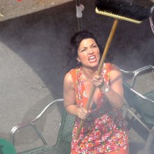 Tosca D'Aquino in una scena del primo episodio di Tutti per Bruno