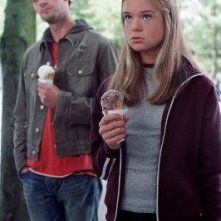 Callum Blue ed Ellen Muth in una scena della serie Dead Like Me