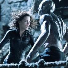 Una scena d'azione con Kate Beckinsale per il film Underworld: Evolution