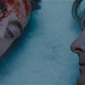 Matthew Goode e Colin Firth in una scena drammatica del film A Single Man di Tom Ford