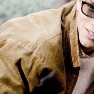 Nicholas Hoult con Colin Firth in una scena del film A Single Man