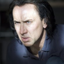 Nicolas Cage in un intenso primo piano nel film Bangkok Dangerous