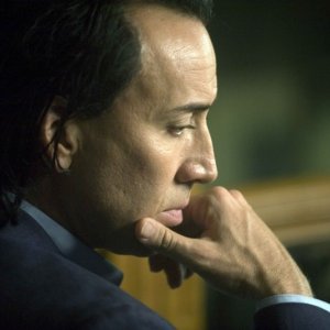 Nicolas Cage in un primo piano del film Bangkok Dangerous