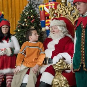 The Middle: Atticus Shaffer in una scena dell'episodio Christmas