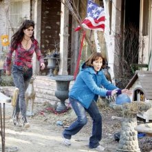 The Middle: Brooke Shields e Patricia Heaton nell'episodio The Neighbor