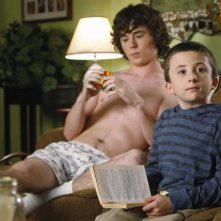 The Middle: Charlie McDermott ed Atticus Shaffer in un momento dell'episodio Thanksgiving