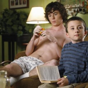 The Middle: Charlie McDermott ed Atticus Shaffer in un momento dell'episodio Thanksgiving