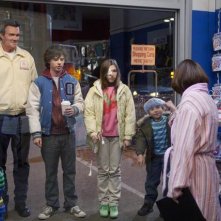 The Middle: Neil Flynn, Charlie McDermott ed Eden Sher in una scena dell'episodio The Yelling