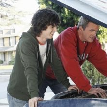 The Middle: Neil Flynn e Charlie McDermott nell'episodio The Jeans