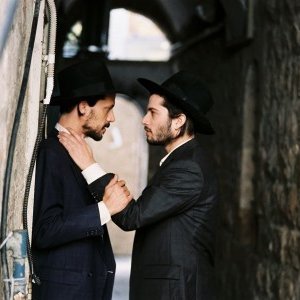 Una immagine del film Eyes Wide Open (Einaym Pkuhot, 2009)