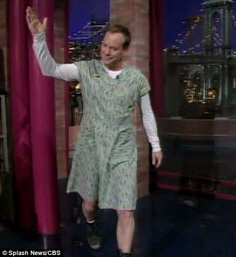 Kiefer Sutherland Saluta Il Pubblico Vestito Da Donna Al Letterman Show 143862