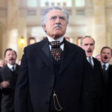 Lando Buzzanca in una scena della fiction Lo scandalo della Banca Romana