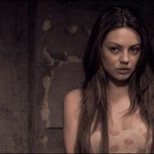 Mila Kunis in una scena del film Codice Genesi