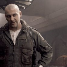 Ray Stevenson in una scena del film Codice Genesi