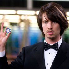 Una scena del film When in Rome con Lance (Jon Heder)