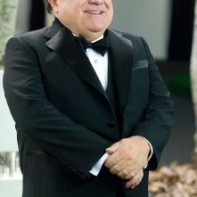 Una sequenza del film When in Rome con un'elegante Danny DeVito