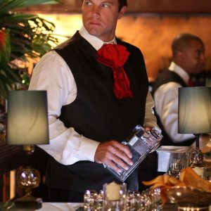 J. Casey (Adam Baldwin) diventa barman nell'episodio Chuck Vs the Pink Slip