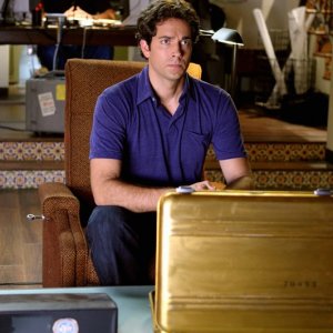 Zachary Levi con alle spalle Yvonne Strahovski ed Adam Baldwin nell'episodio Chuck Vs. The Three Words