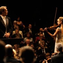 Aleksei Guskov e Mélanie Laurent in un momento del film Il concerto